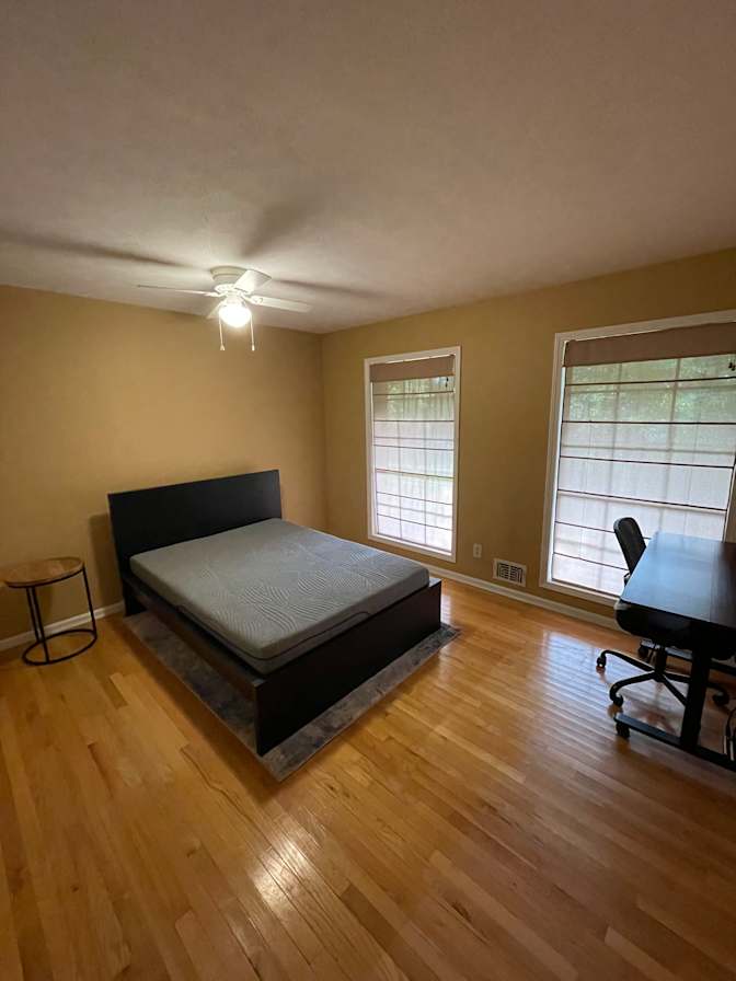 Private room to rent in share house Mount Vernon Ro...