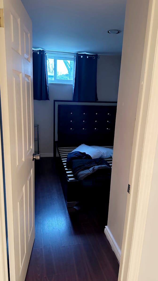 Jo and Andrea.'s room