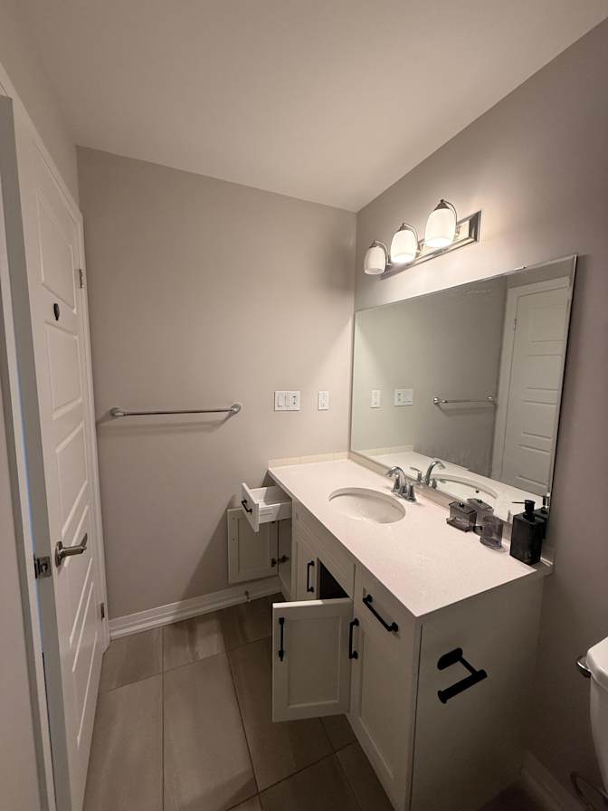 Aminchap Ricadela's room