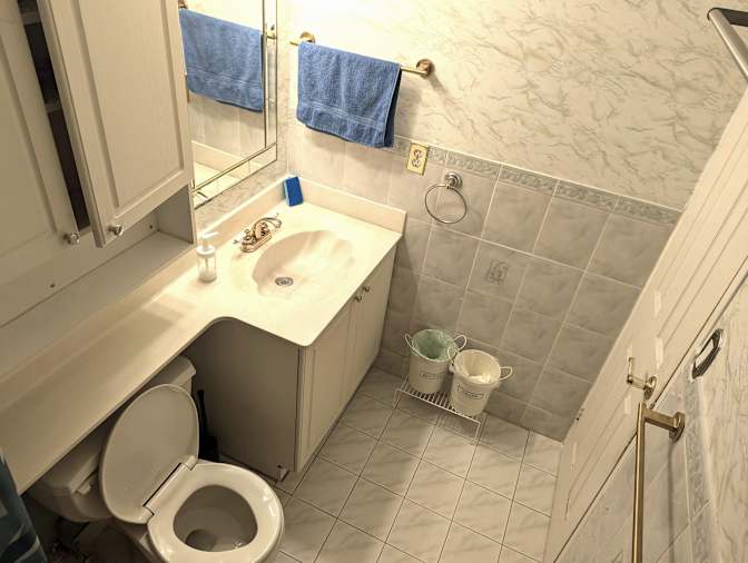 Furnished Room's room