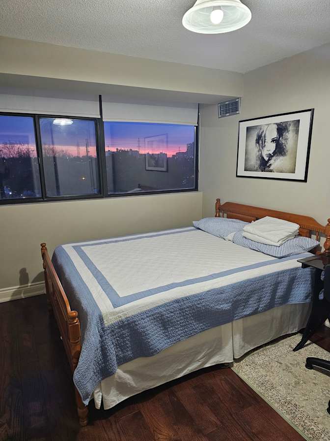 COZY NORTH YORK HOME's room