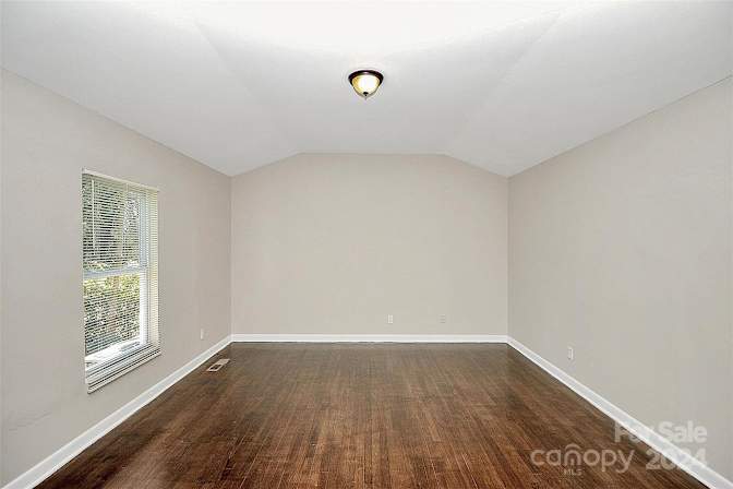 Photo of housearchnc's room