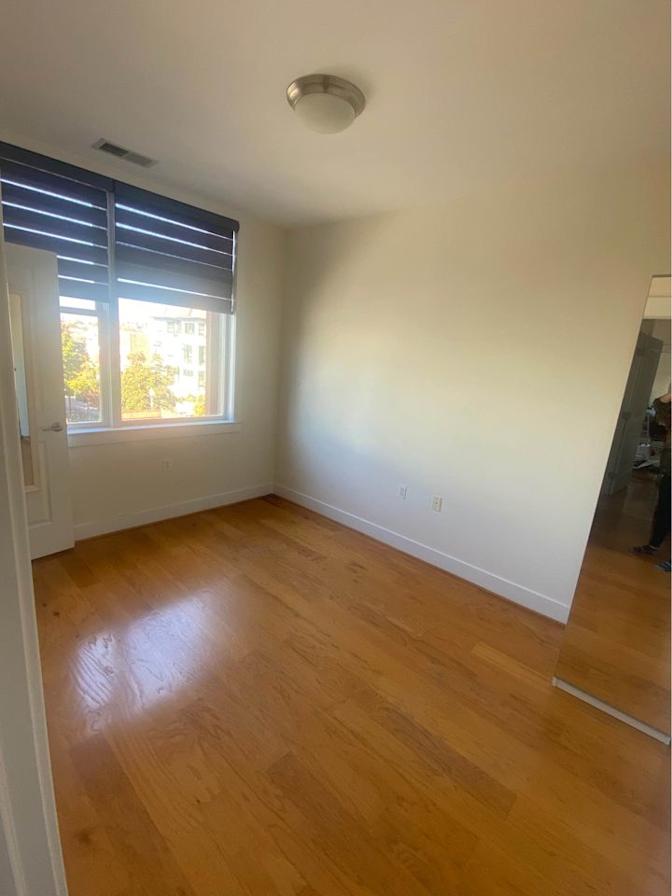 Private room to rent in share house Avenue...