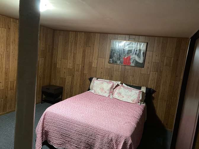 CECEILLA SANTOS's room