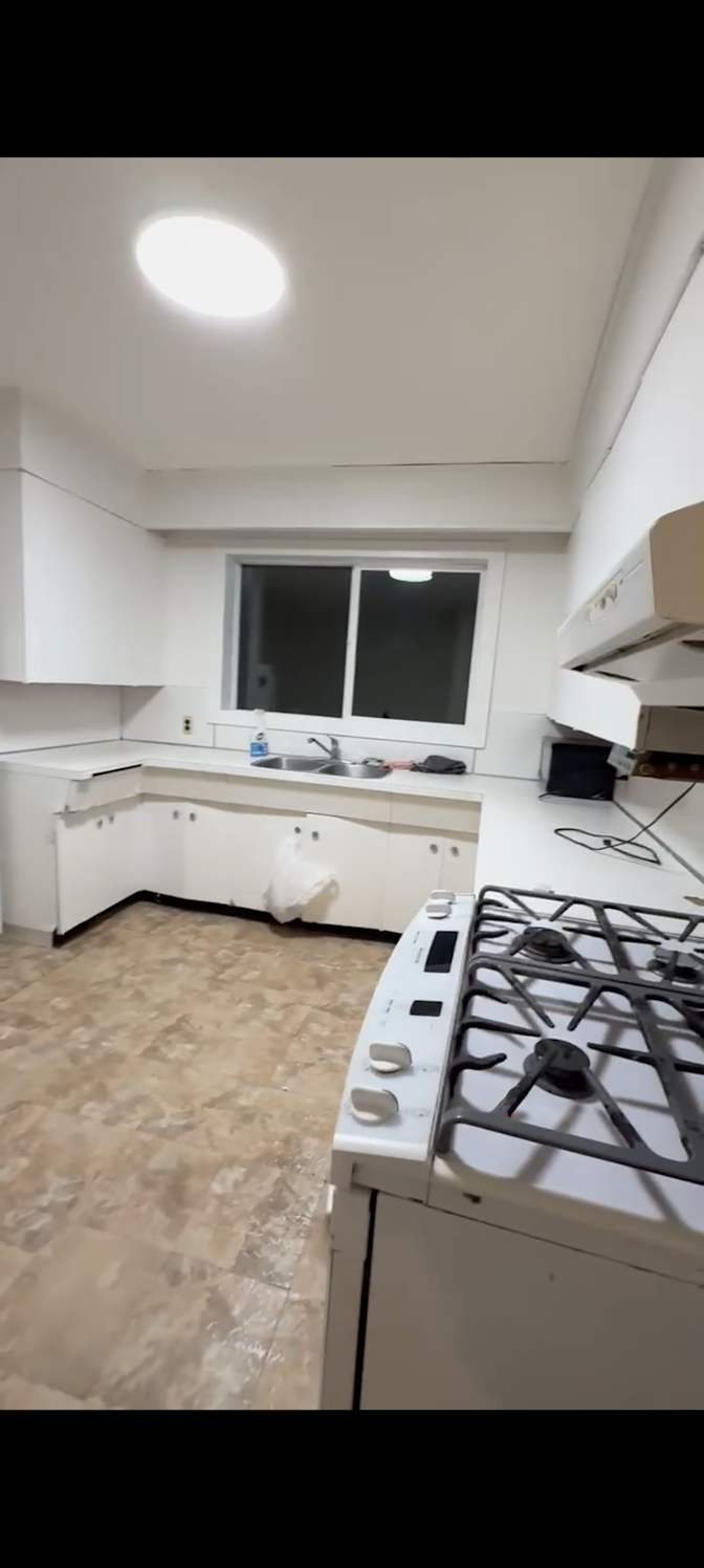 SANIA LALWANI's room