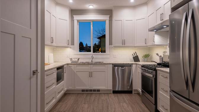 Student Housing by Sun Porch Homes Ltd.'s room