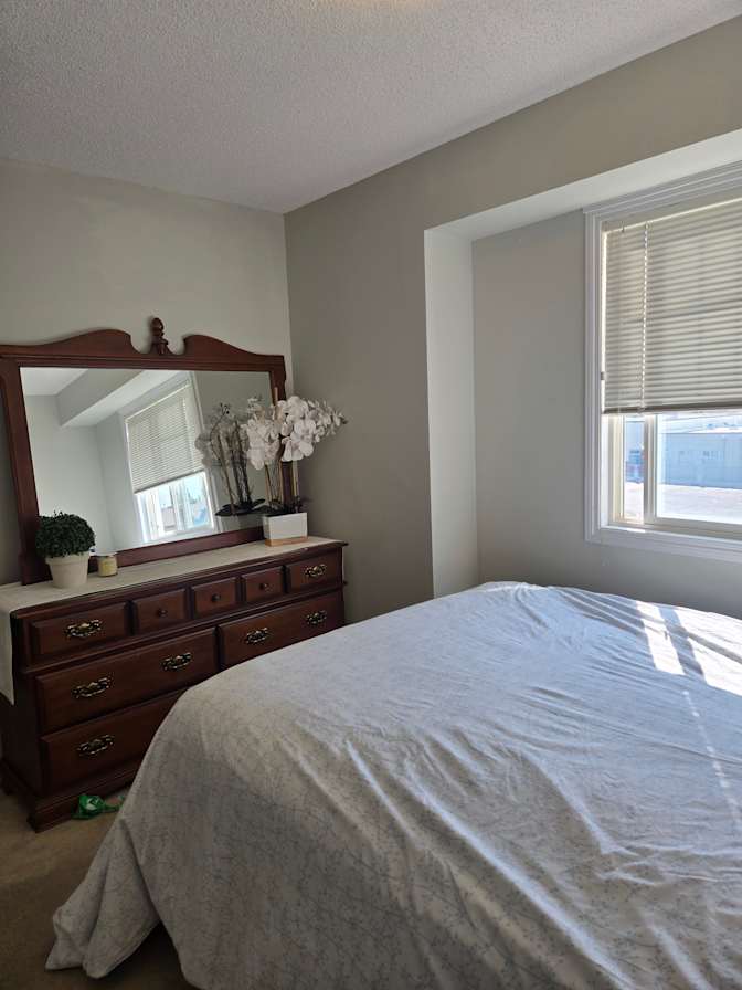 Laura KESSLER's room