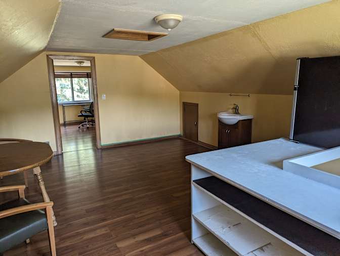 Photo of Ken's room