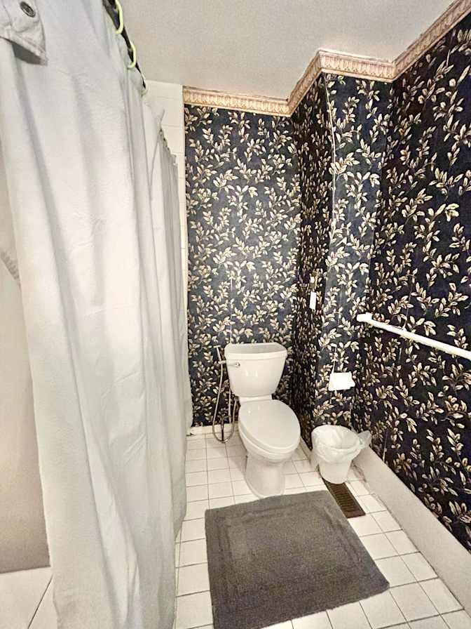 EKC Homestay Toronto's room