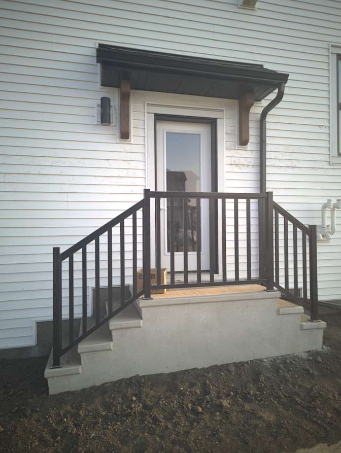 STUDENTS, INTERNS & YOUNG PROFESSIONALS's room