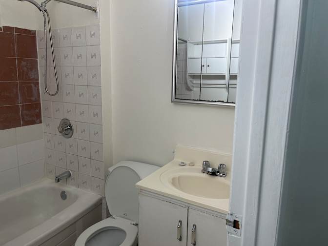 Tolobi Rental's room