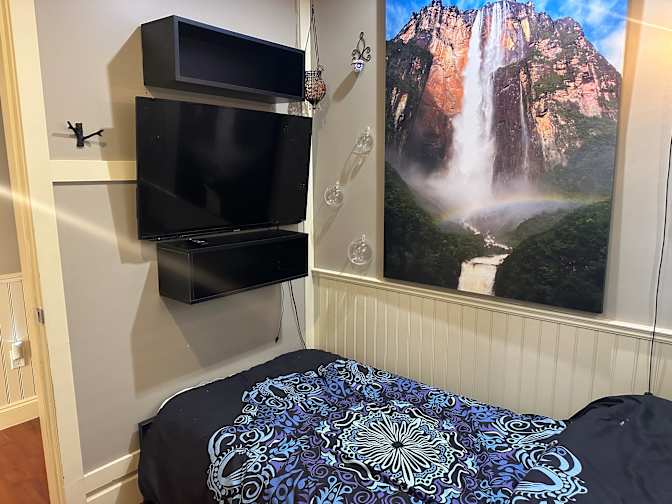 Erika Zonderland's room