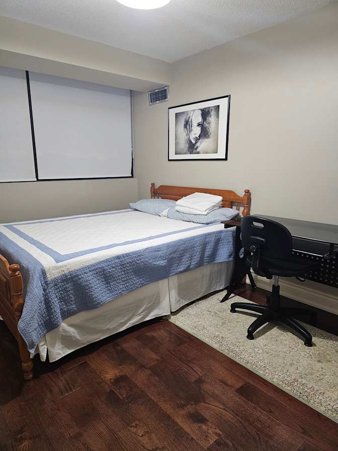 COZY NORTH YORK HOME's room