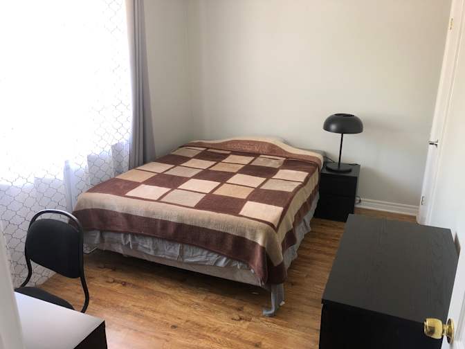 Photo of Moe's room