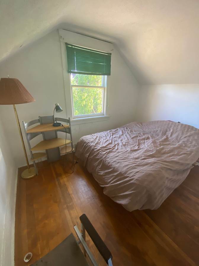 Hilary Djeric's room