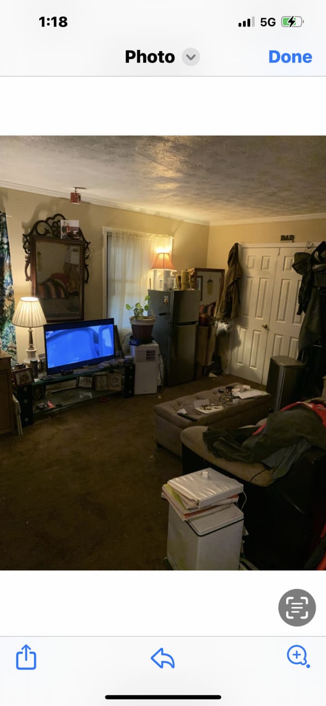 Photo of , I seek tenant to rent large suite in home  )'s room