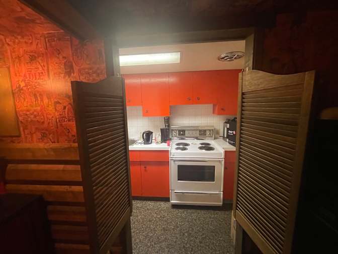 Chris J MacDonald's room