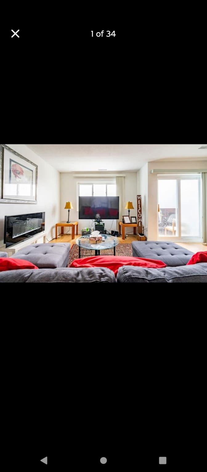 Andrew Karabinos's room