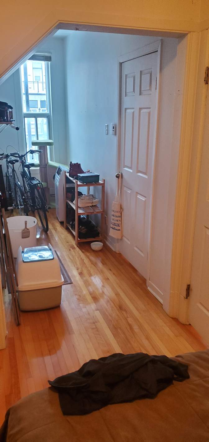 Isla Robertson's room