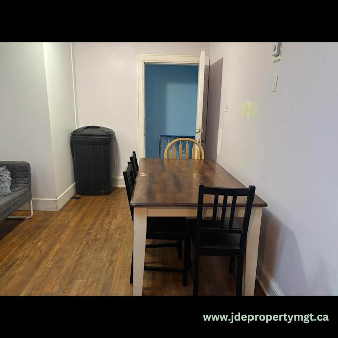 JDE Property Management Inc.'s room