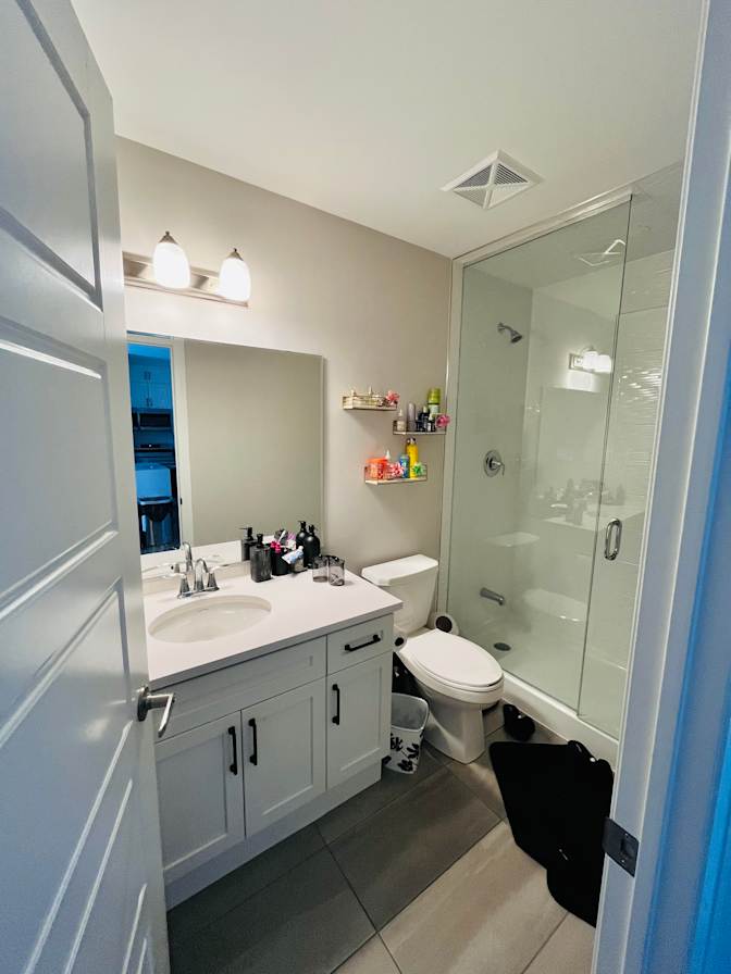 Aminchap Ricadela's room