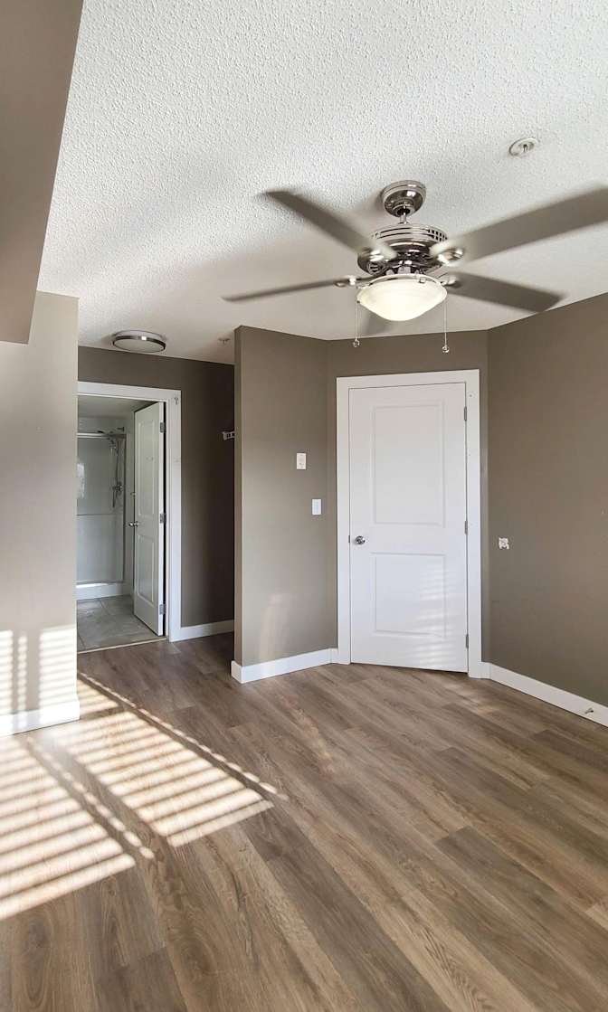 Quynh Huong Le's room