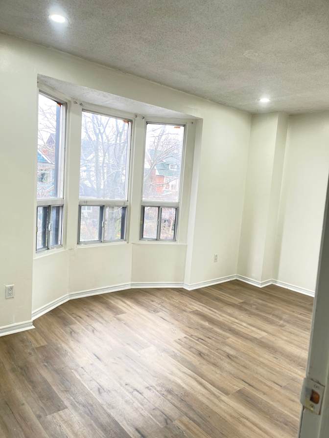 Tolobi Rental's room