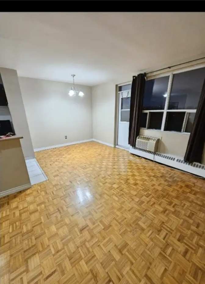 Photo of Private MASTER Room w/ walk in closet + shared bathroom available's room