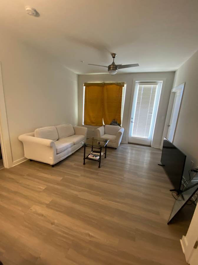 Private room to rent in share house Trousdale Drive...