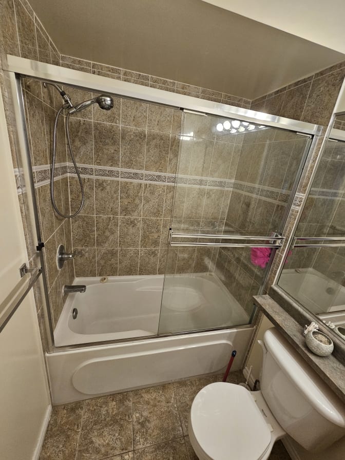 Abril Mendoza cordova's room