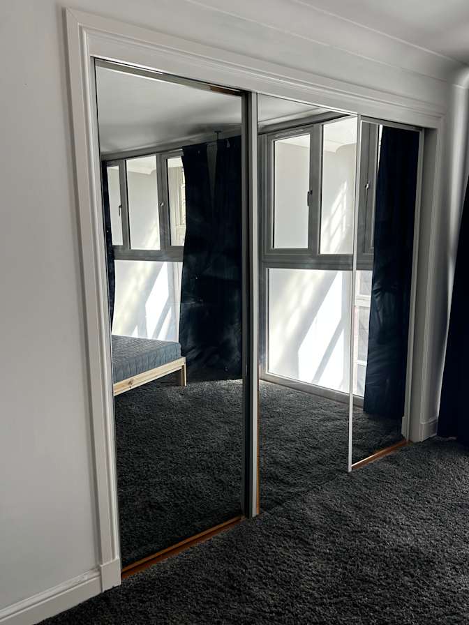 Photo of Esha Gupta's room