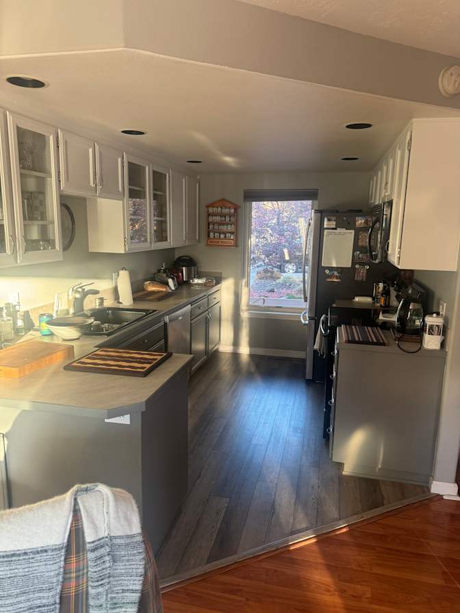 Private room to rent in share house Bend, Oregon 97...