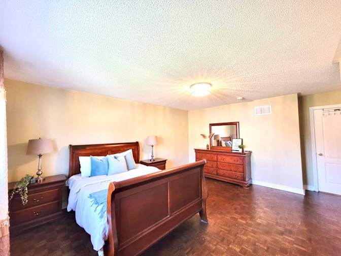 Ling Xiao Chen's room