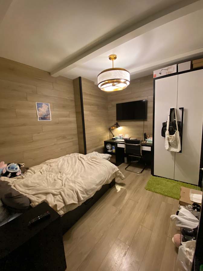 Kelly Chiu's room