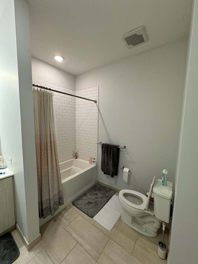 Private room to rent in share house Revere Beach Pa...