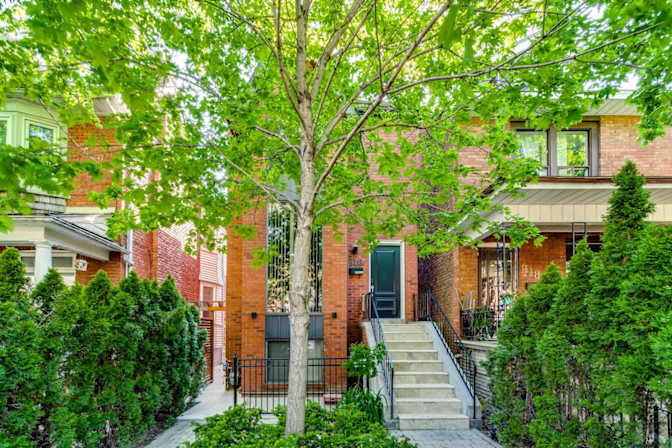 Bobby Sharifian's room