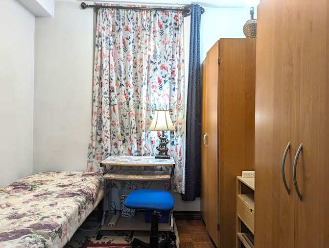 Furnished Room's room