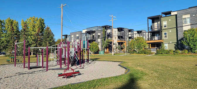 Quynh Huong Le's room