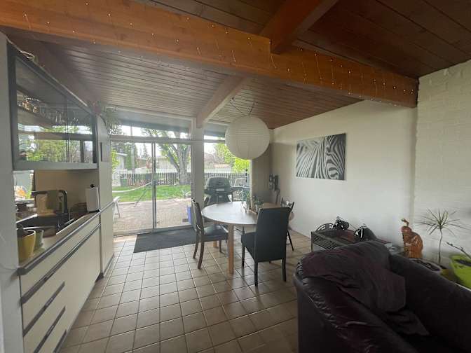 Chris J MacDonald's room