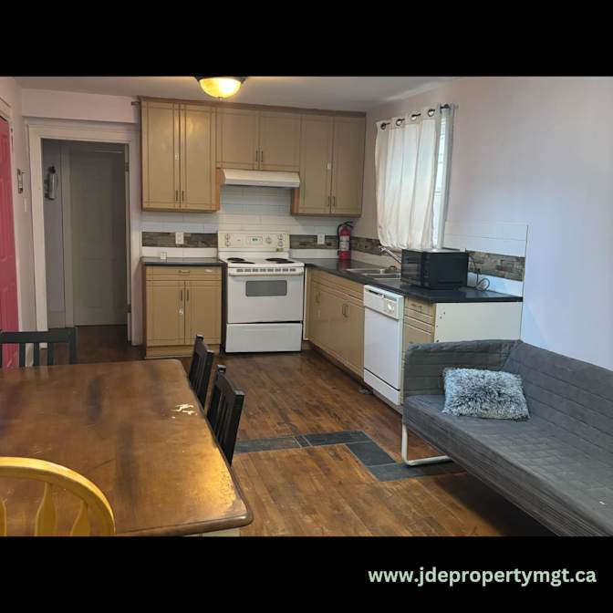 JDE Property Management Inc.'s room