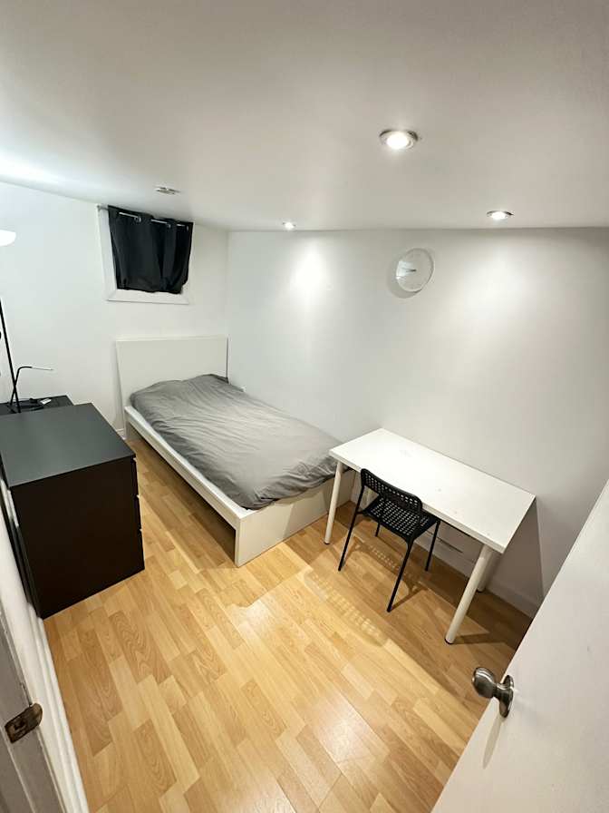 EKC Homestay Toronto's room