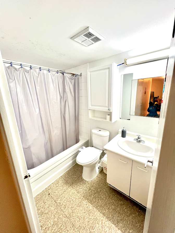 EKC Homestay Toronto's room