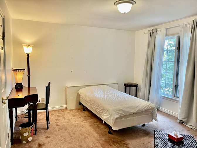 Mahnaz Shahrzad Asr's room