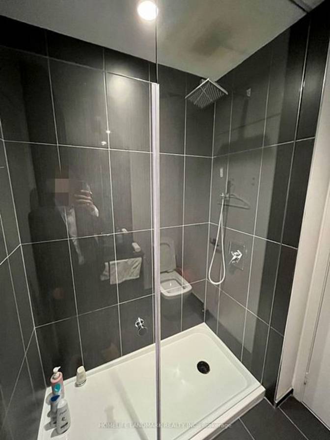 Campo Real Estate's room