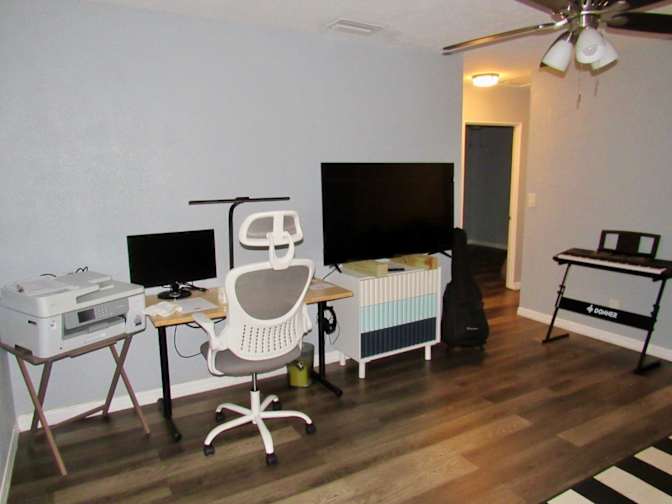 Private room to rent in share house Ave, St. Peters...