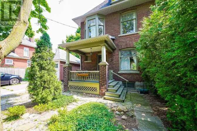 Ariel Benavidez's room