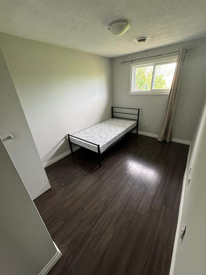 Kartik Khanna's room