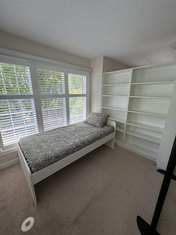 StayWise Toronto's room