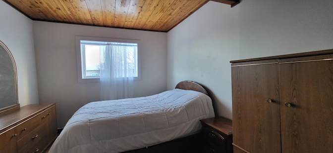 Jeremy J Young's room