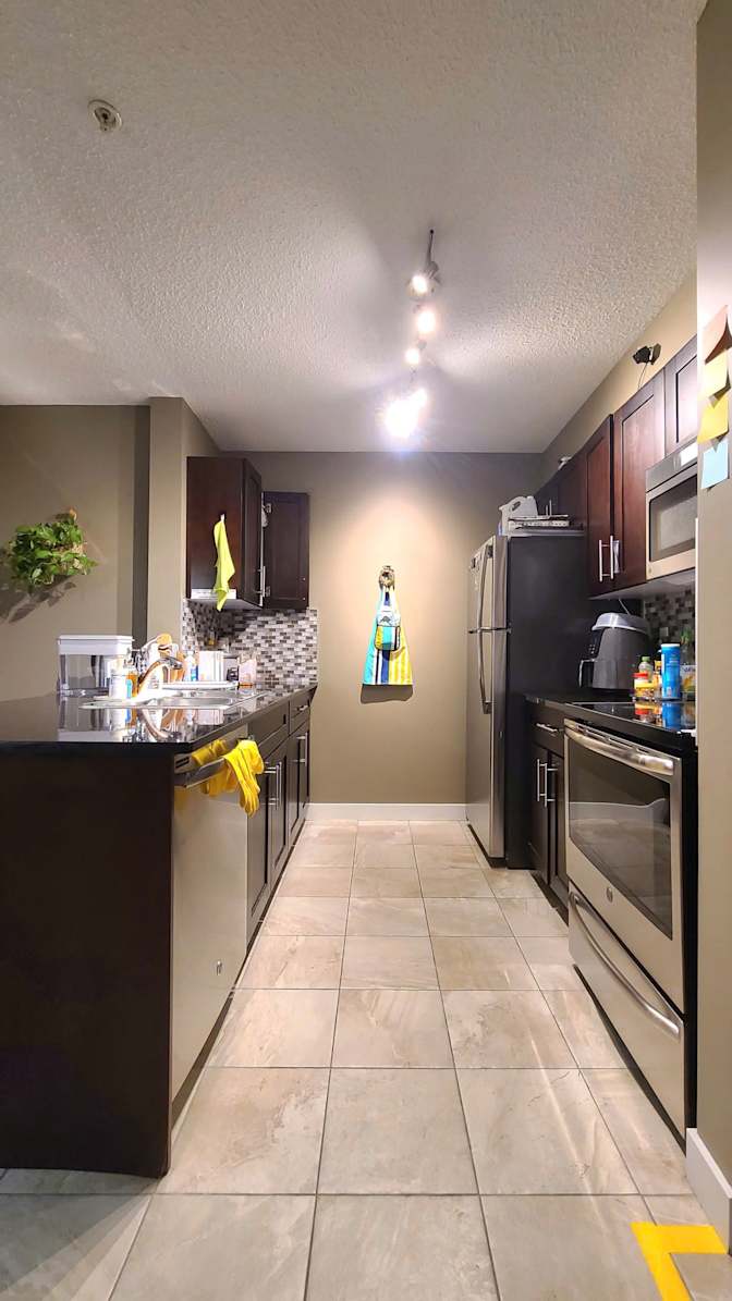 Quynh Huong Le's room